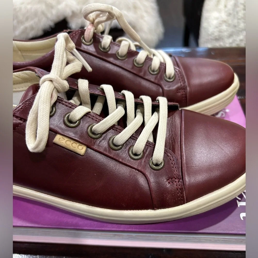 ECCO Women’s Soft Leather Sneakers - Picture 4 of 9